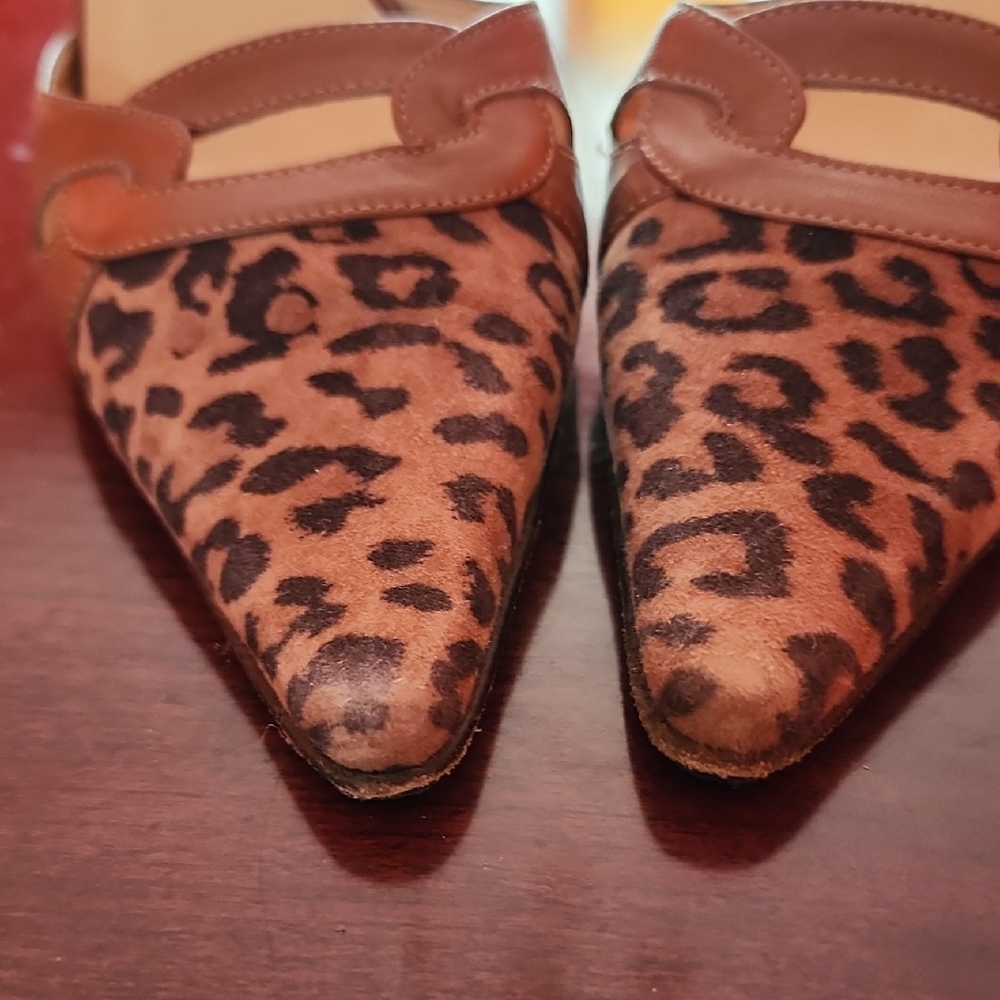Isaac Mizrahi faux animal/ leather sling back pointed toe heels (3.5 inch heels) - Picture 6 of 8